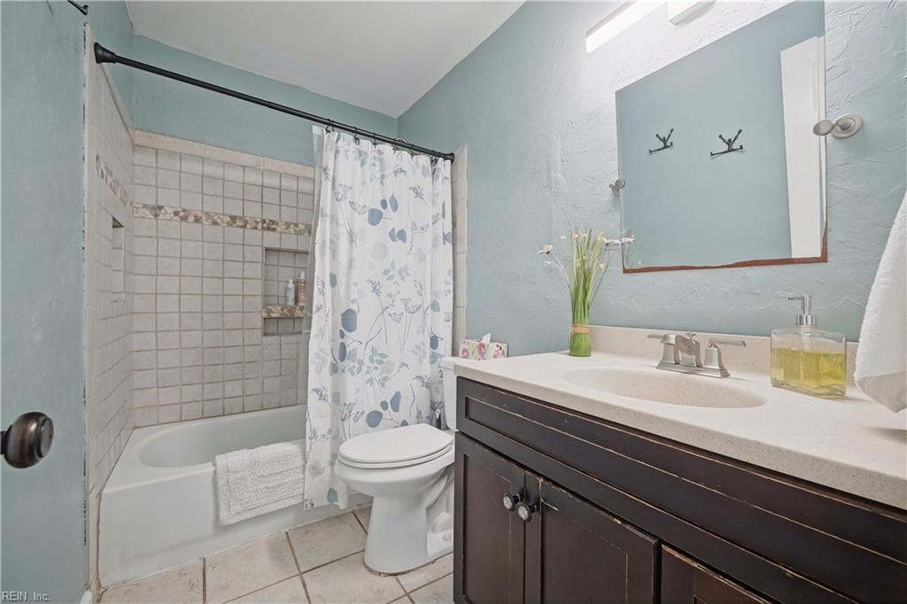 3829 Honeytree Ln Property Photo 19