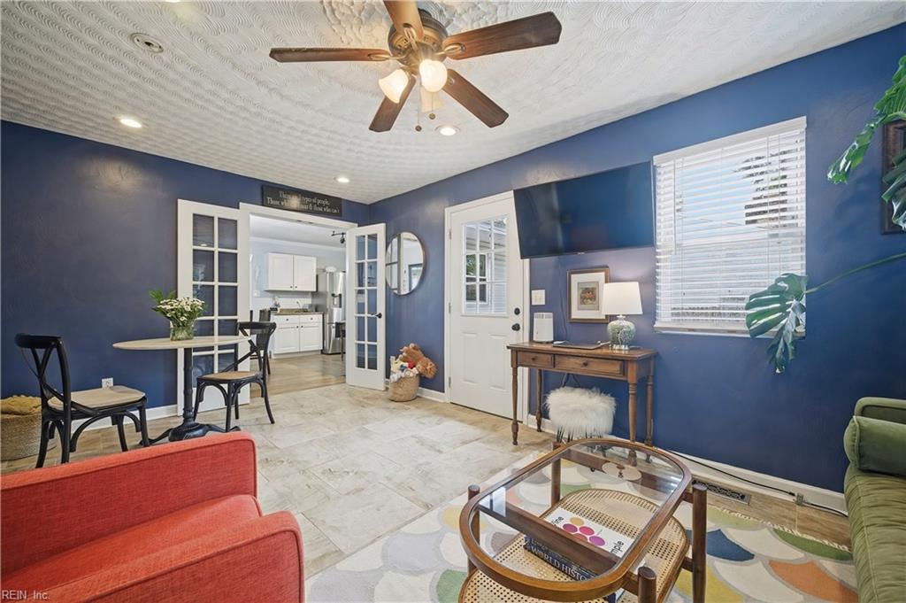 3829 Honeytree Ln Property Photo 27