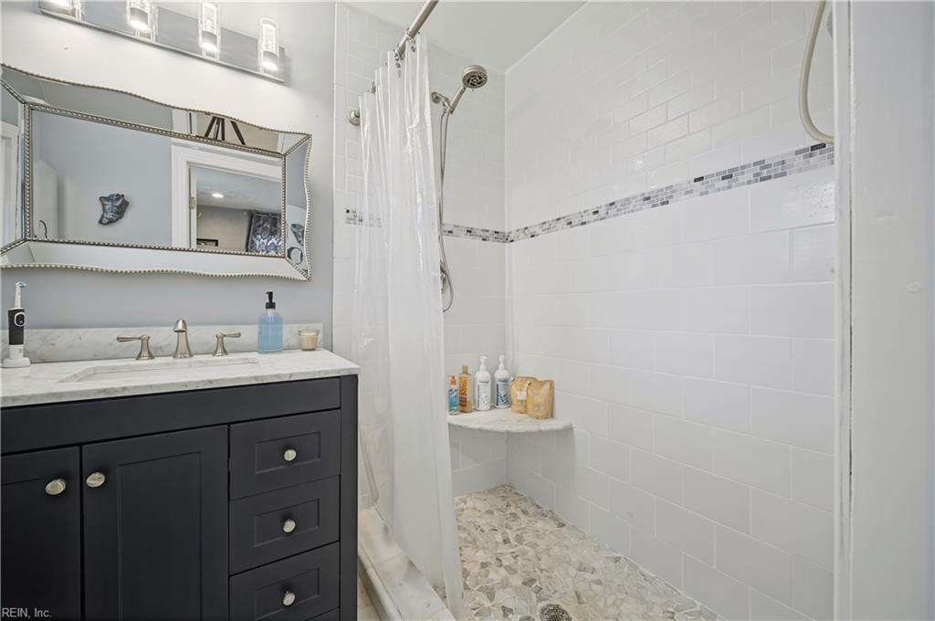 3829 Honeytree Ln Property Photo 32