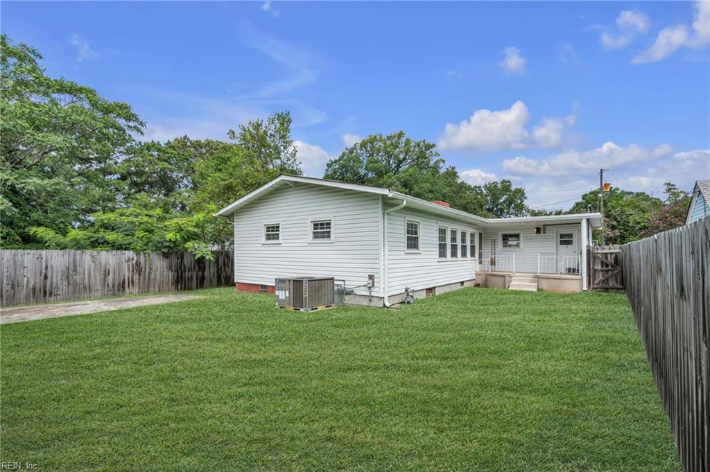 1106 Maryview Ave Property Photo 1