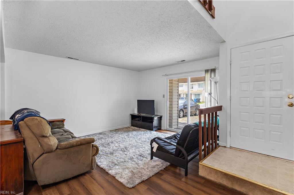 3621 Chimney Creek Dr Property Photo 4