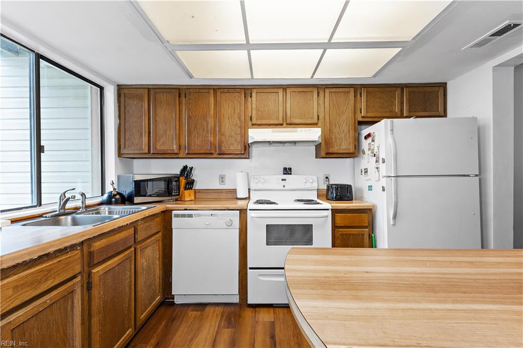 3621 Chimney Creek Dr Property Photo 8