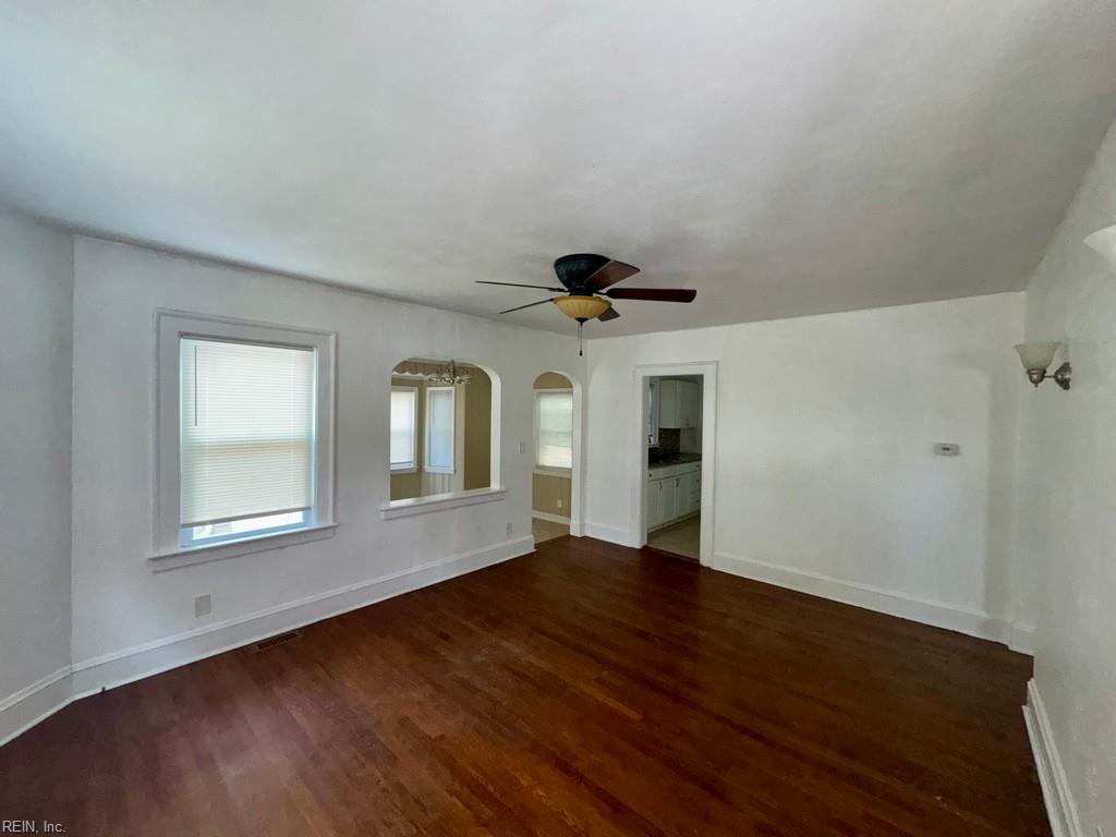5940 Chesapeake Blvd Property Photo 3