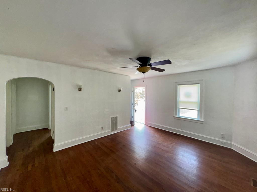 5940 Chesapeake Blvd Property Photo 4