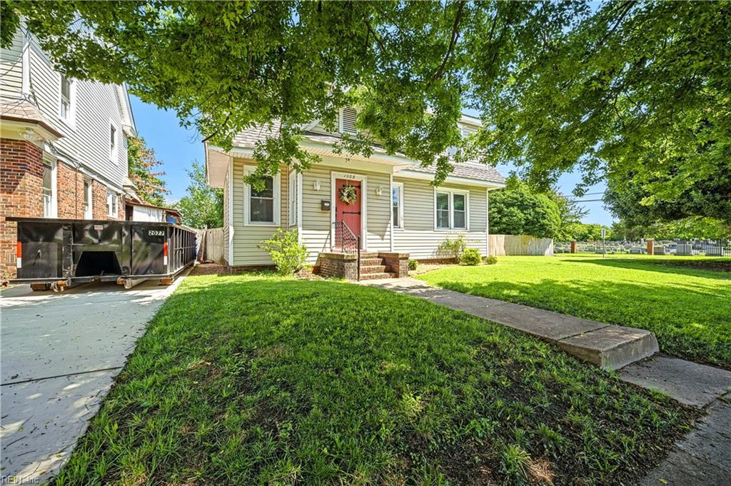 1608 Bain St Property Photo 2