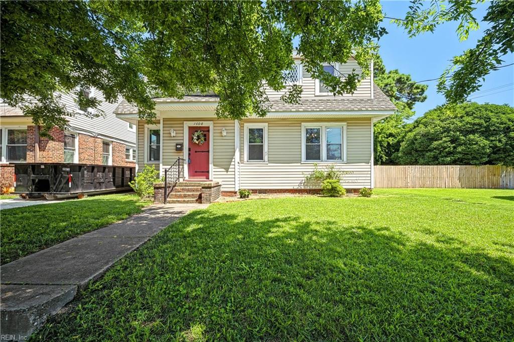1608 Bain St Property Photo 3