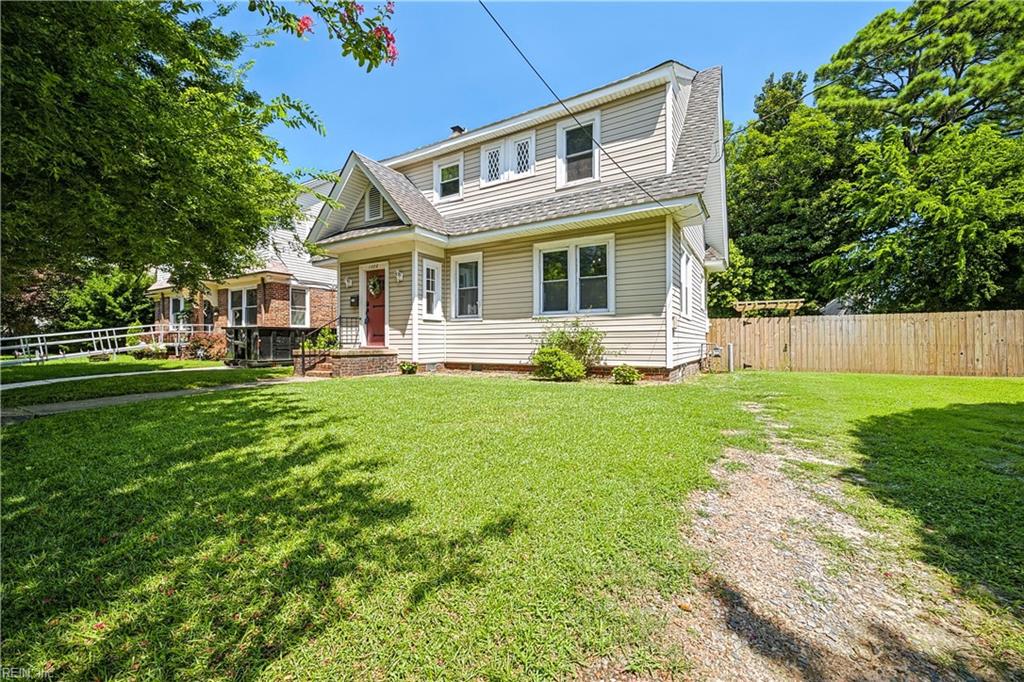 1608 Bain St Property Photo 5