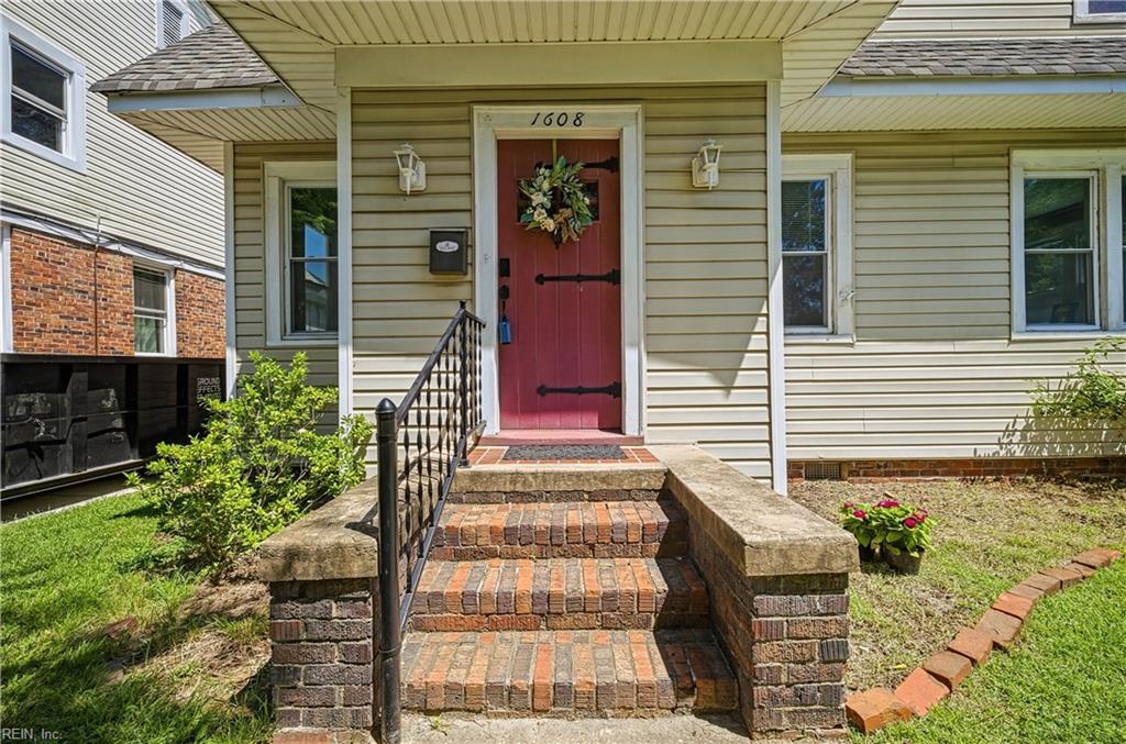 1608 Bain St Property Photo 7