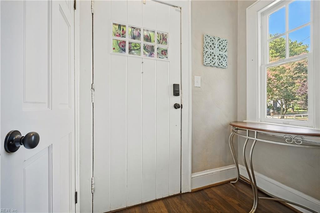 1608 Bain St Property Photo 8