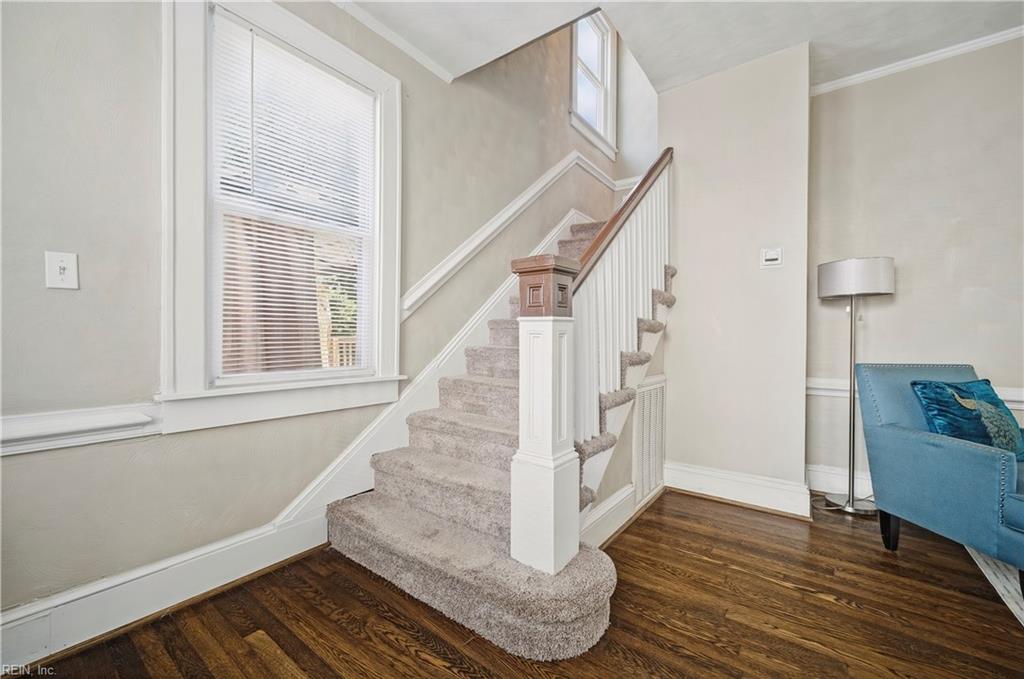 1608 Bain St Property Photo 10