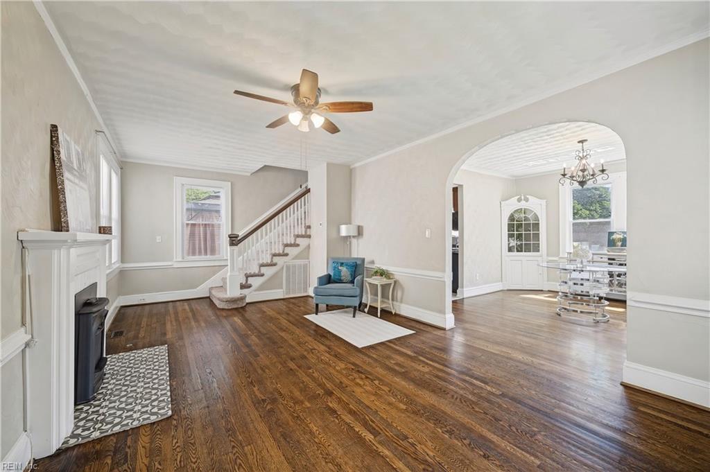 1608 Bain St Property Photo 12