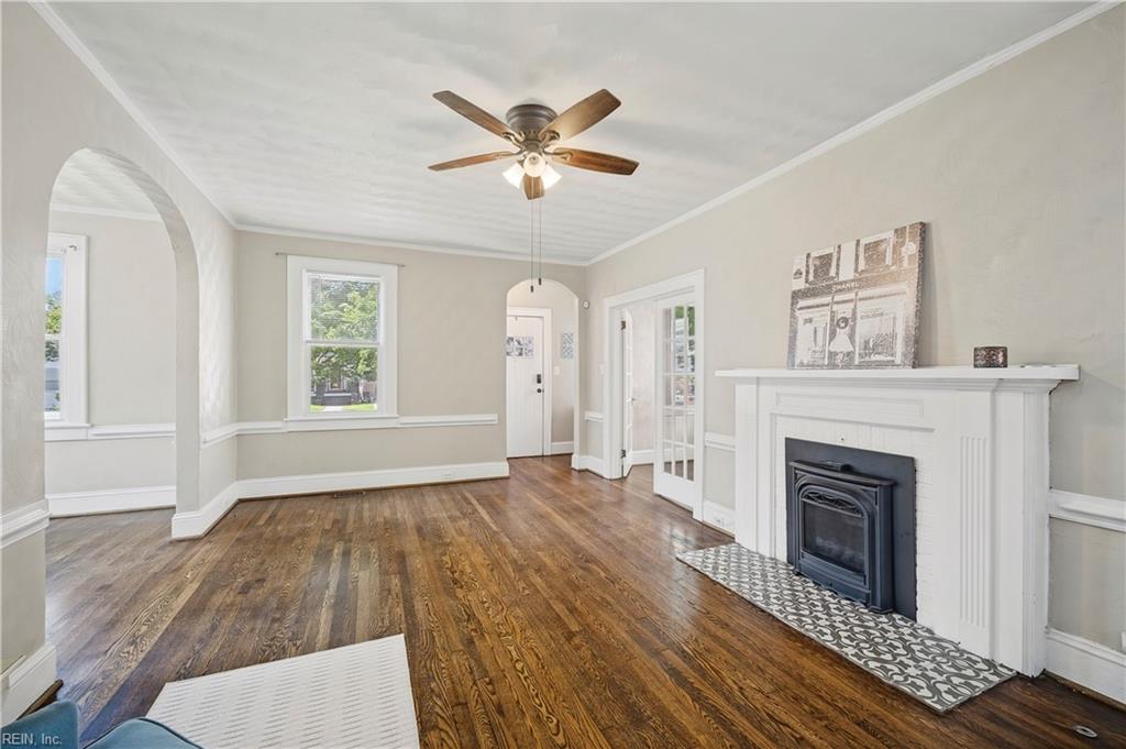 1608 Bain St Property Photo 13