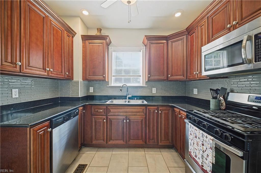 1608 Bain St Property Photo 18