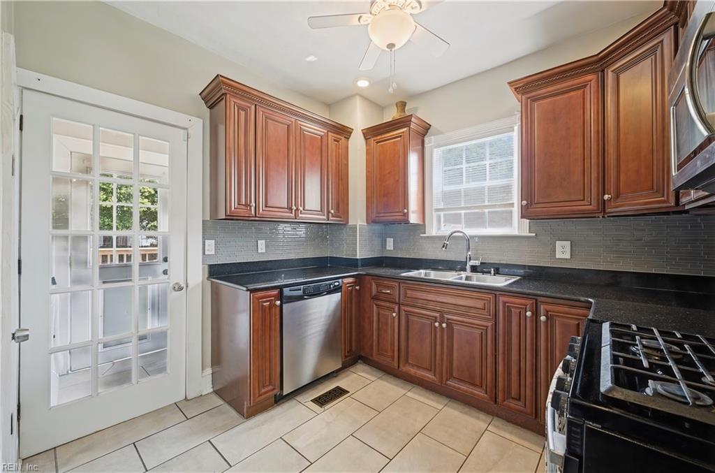 1608 Bain St Property Photo 19