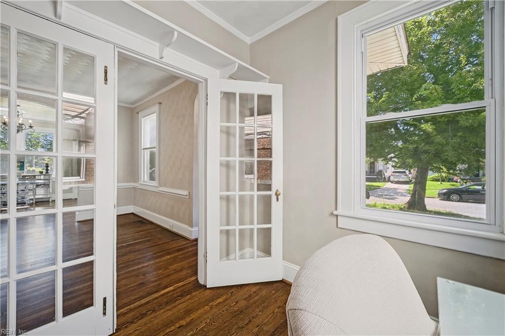 1608 Bain St Property Photo 23