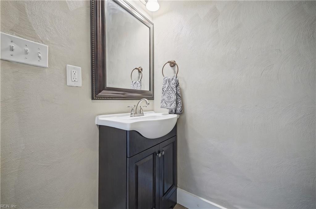 1608 Bain St Property Photo 33