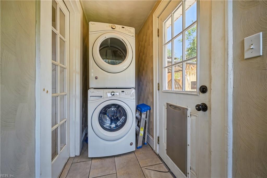 1608 Bain St Property Photo 36