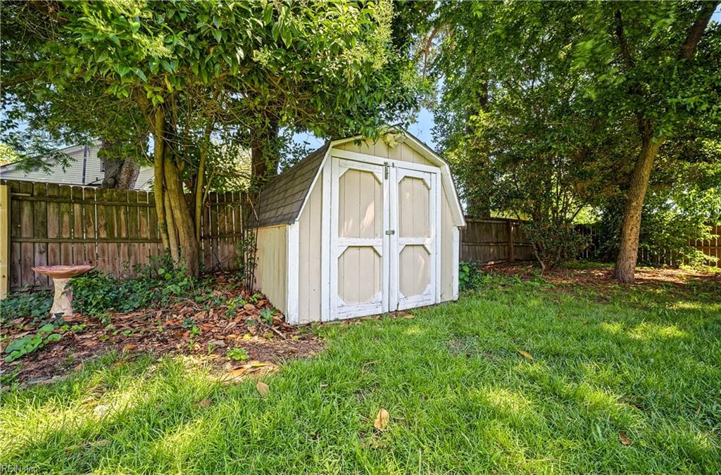 1608 Bain St Property Photo 44