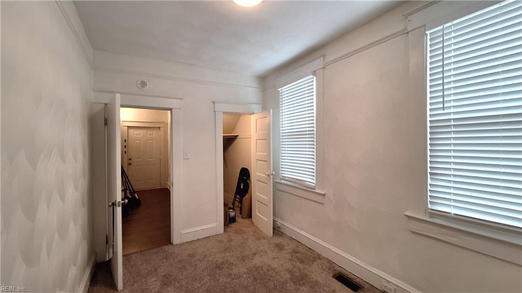 311 W 27th St Property Photo 10