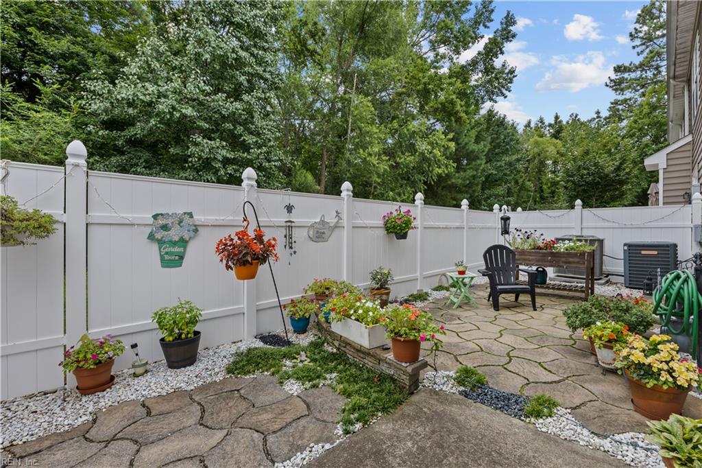 416 Fieldstone Glen Way Property Photo 34