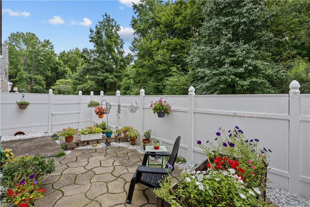 416 Fieldstone Glen Way Property Photo 35