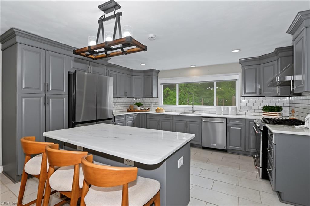 7405 Hedgewood Ln Property Photo 1
