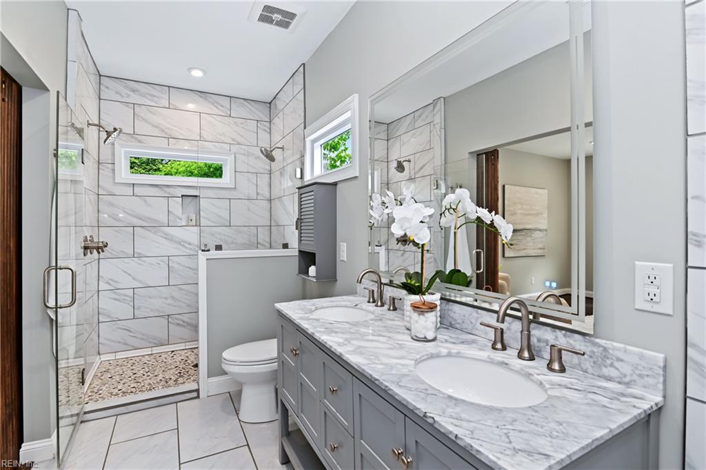7405 Hedgewood Ln Property Photo 2