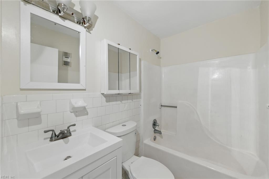 711 Easy St Property Photo 9