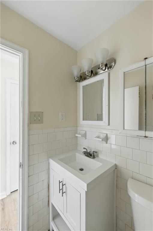 711 Easy St Property Photo 10