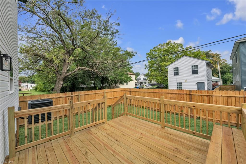 1129 25th St Property Photo 41
