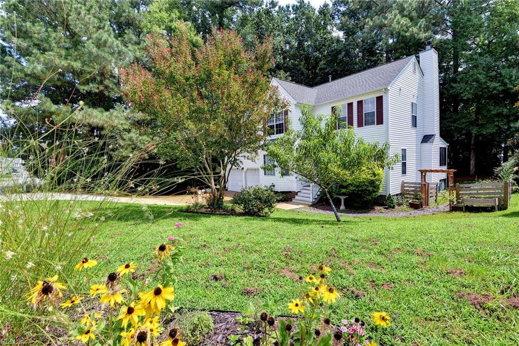 3909 Pine Bluff Ct Property Photo 3