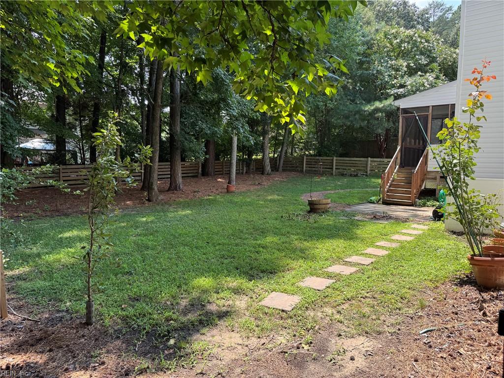 3909 Pine Bluff Ct Property Photo 5