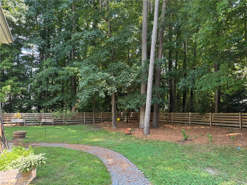 3909 Pine Bluff Ct Property Photo 6