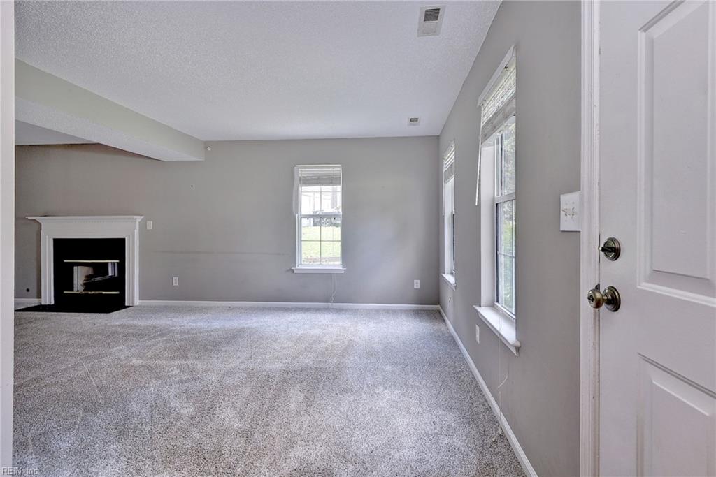 3909 Pine Bluff Ct Property Photo 7
