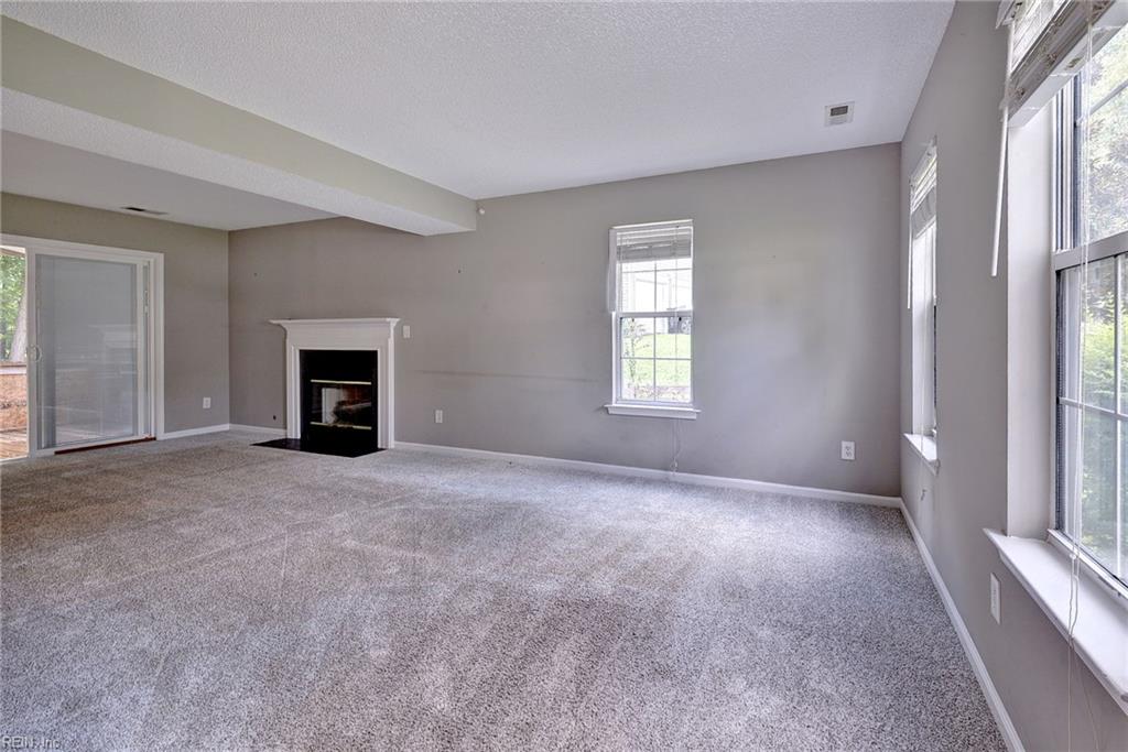 3909 Pine Bluff Ct Property Photo 8