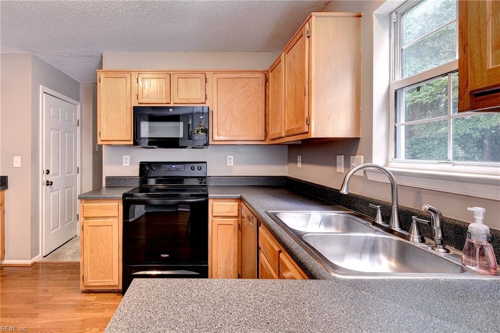 3909 Pine Bluff Ct Property Photo 17