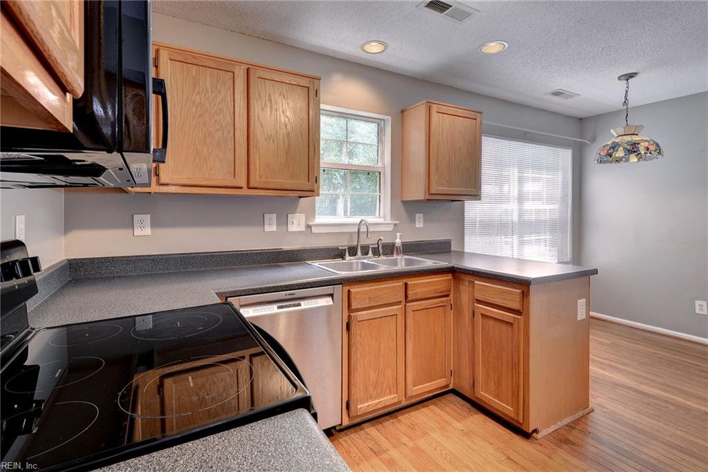 3909 Pine Bluff Ct Property Photo 20