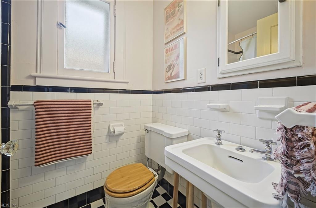 812 Stockley Gdns Property Photo 34