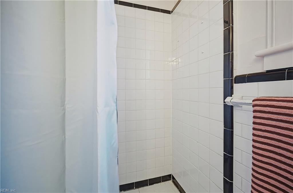 812 Stockley Gdns Property Photo 35
