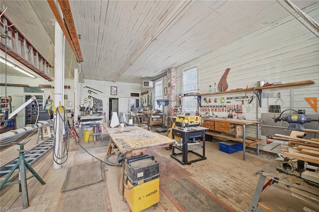 351 Maryland Ave Property Photo 6