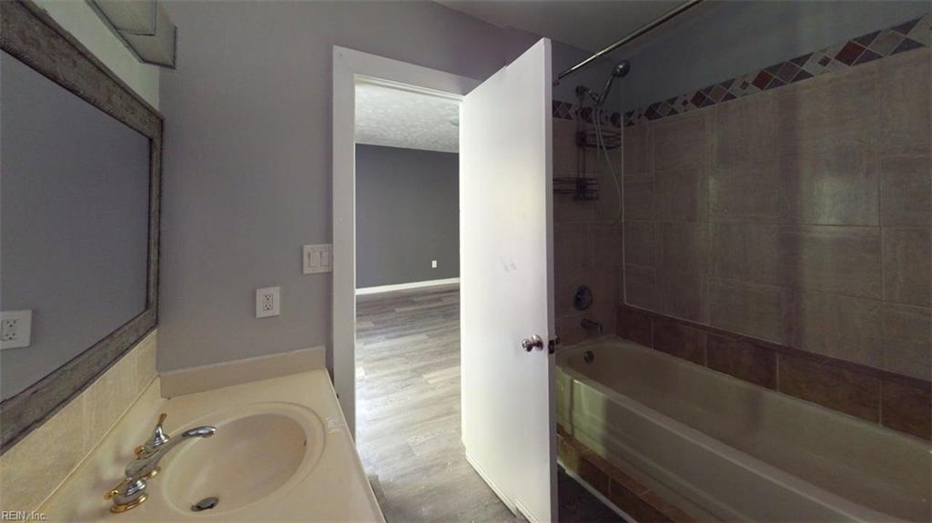 211 Bridgewater Dr Property Photo 21