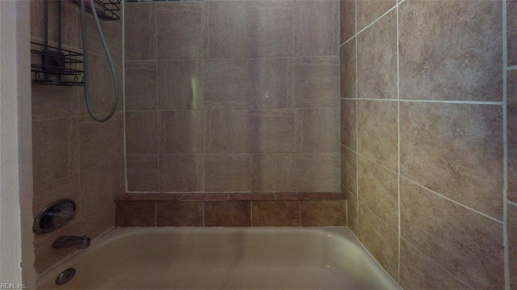 211 Bridgewater Dr Property Photo 22