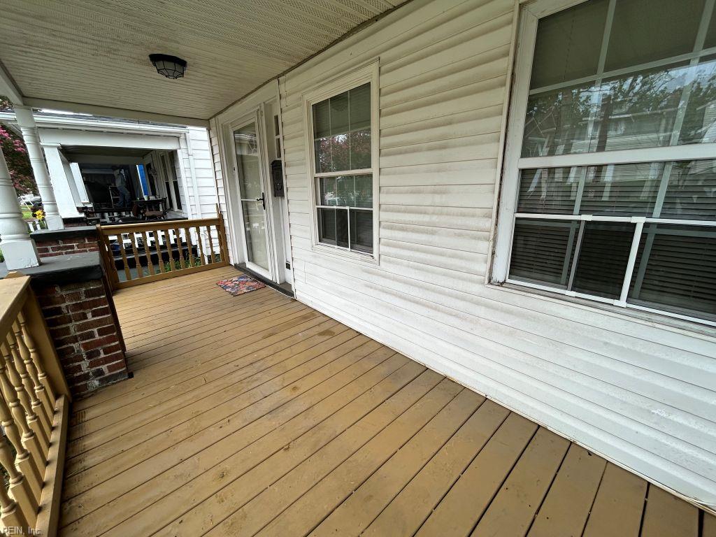 973 Rugby St Property Photo 3