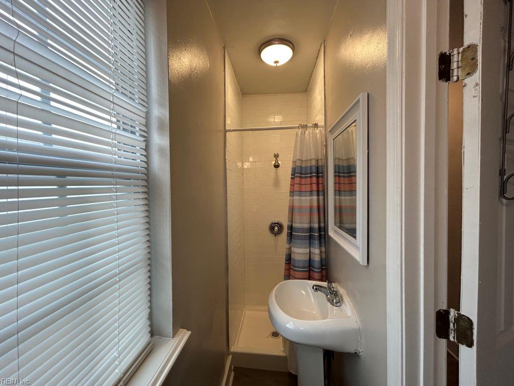 973 Rugby St Property Photo 4