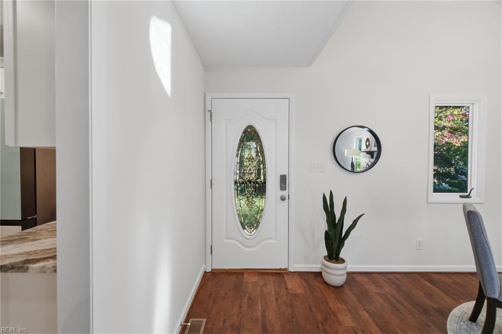 7740 Waters Edge Ln Property Photo 3