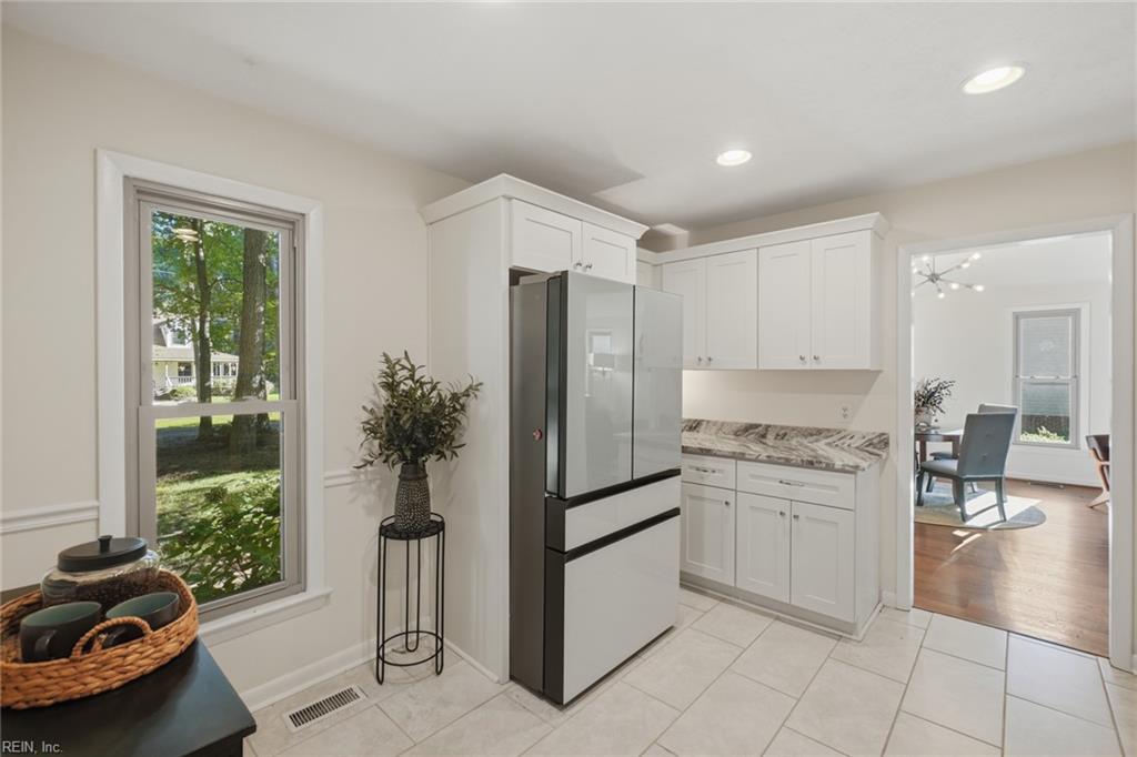 7740 Waters Edge Ln Property Photo 8