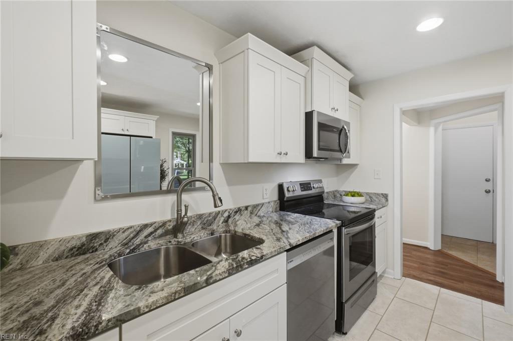 7740 Waters Edge Ln Property Photo 12
