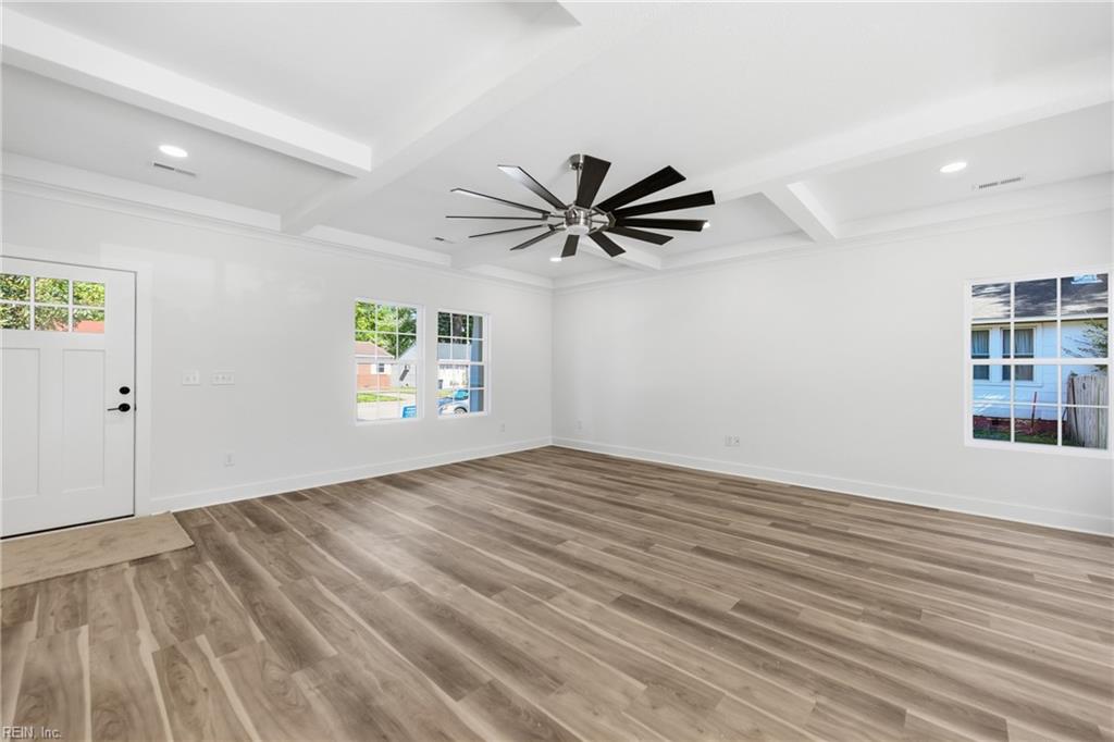 1015 42nd St Property Photo 11