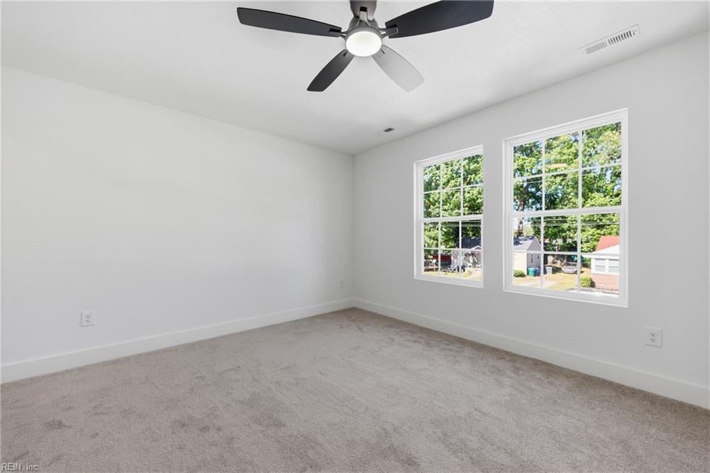 1015 42nd St Property Photo 20