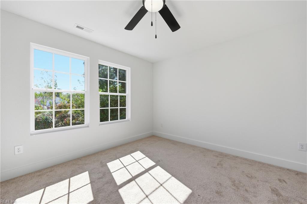1015 42nd St Property Photo 23
